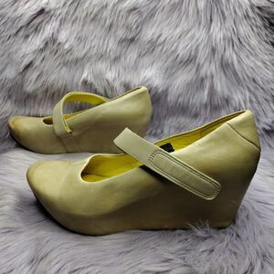 Tsubo Leather Hidden Wedge Wedge Mary Jane Platform Shoes Womens Size 6.5 Beige